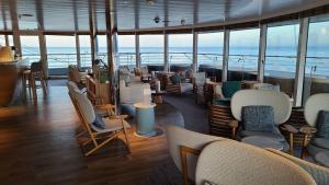 The forward lounge (my favorite spot)