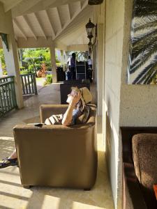 Marion enjoys the sunshine waiting for the bus